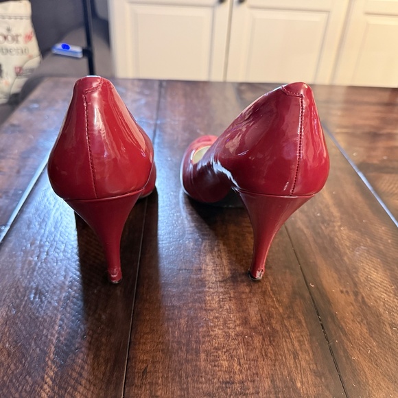 🔥 Jessica Simpson Oscar Red Patent Leather Pumps – Size 11 🔥 - Picture 7 of 9